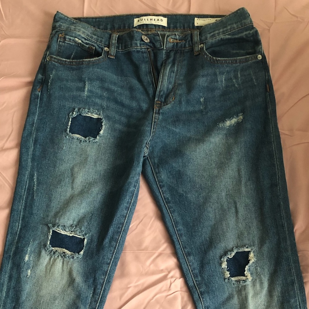 Size 7 boyfriend jeans, never worn.